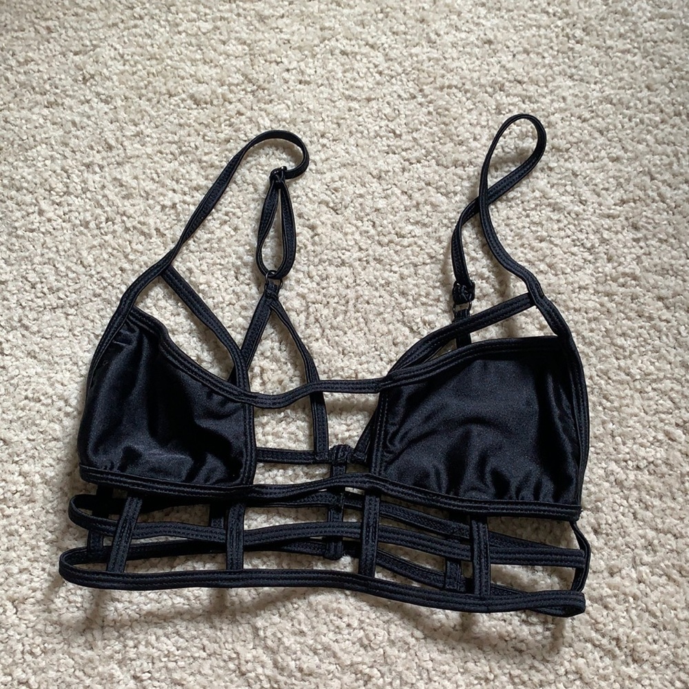Used one teaspoon caged bralette